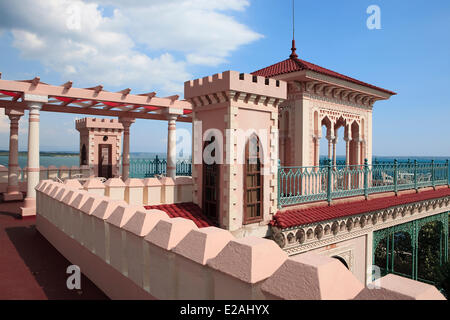 Kuba, Cienfuegos Provinz Cienfuegos, Blick auf das Karibische Meer von der Terrasse des Palacio del Valle Baujahr 1917 Tody ein Stockfoto