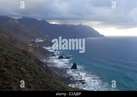 Spanien, Kanarische Inseln, Teneriffa, TF 134 verfolgen führende zum Roque de Las Bodegas Stockfoto