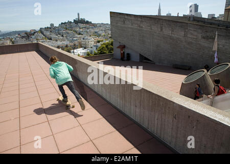 USA, Kalifornien, San Francisco, Russian Hill, San Francisco Art Institute, Skateboard student Stockfoto