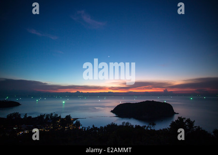 Schönen Sonnenuntergang Himmel über das Inselchen Koh Ma in der Nähe von Insel Koh Phangan in Thailand Stockfoto
