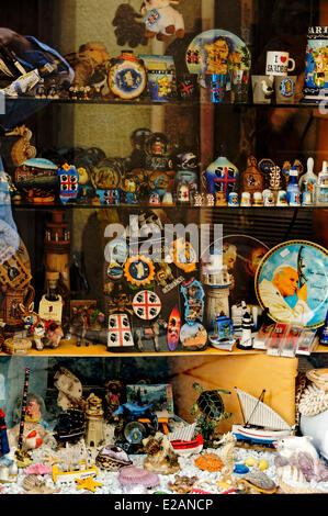 Italien, Sardinien, Sassari Provinz, Alghero, über Gilbert Ferret, Fenster einen Souvenir-shop Stockfoto