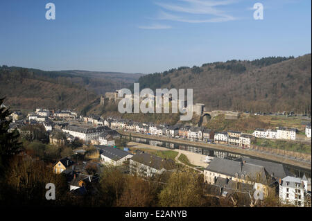 Belgien, Wallonie, Bouillon, Burg mit Blick auf den Fluss Semois Stockfoto