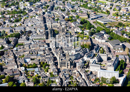 Frankreich, Manche, Coutances, Kathedrale Notre-Dame de Coutances (Luftbild) Stockfoto