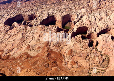 USA, Utah, Capitol Reef National Park, rock Pfähle gemacht von Gips und Vegetation (Luftbild) Stockfoto