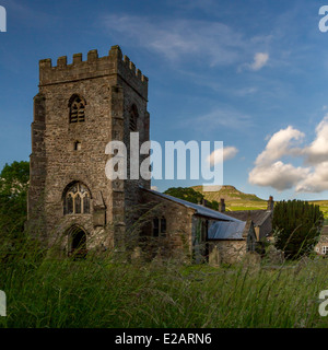 Verlassen Horton-in-Ribbelsdale - am frühen Morgen Aufstieg von Pen-y-Gent Berg, Yorkshire Dales Stockfoto