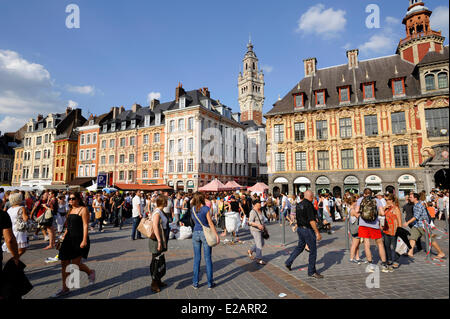 Braderie, Straßenmarkt am Grand Place, Lille, Nord ...