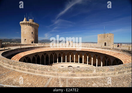 Spanien, Balearen, Mallorca, Palma, Schloss Bellver, die Bögen des Hofes angesehen vom Dach Stockfoto