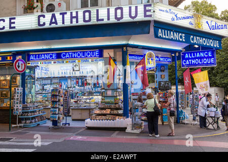 Frankreich, Hautes Pyrenäen, Lourdes, religiöse Souvenir-shop Stockfoto