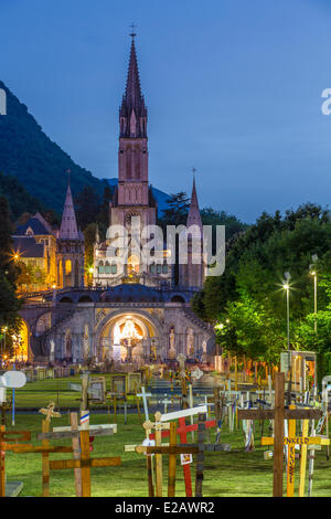 Frankreich, Hautes Pyrenäen, Lourdes, Basilique Notre Dame de Lourdes Stockfoto