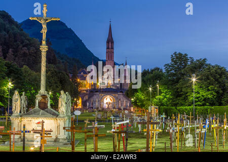 Frankreich, Hautes Pyrenäen, Lourdes, Basilique Notre Dame de Lourdes Stockfoto