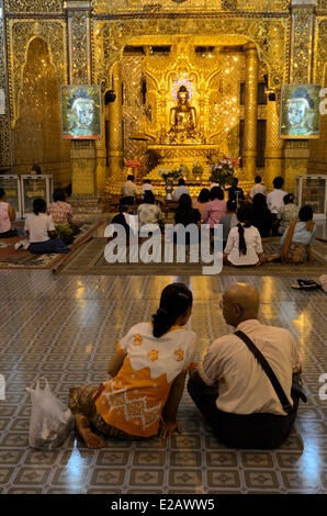 Yangon-Division, Yangon, Myanmar (Burma), Botataung-Pagode, Messing Buddha Nan Oo Stockfoto