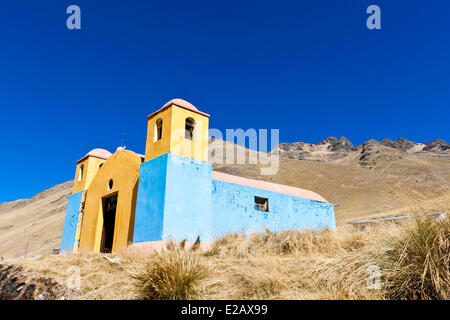 Peru, Puno Provinz Landschaft des Altiplano, La Raya-Pass (4338m), Chapel Stockfoto