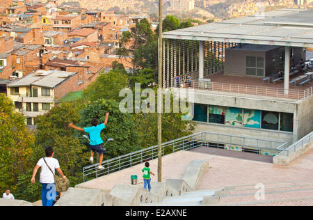 Kolumbien, Antioquia Abteilung, Medellin, eine der Bibliotheken von der Stadt in einem benachteiligten Gebiet gebaut Stockfoto