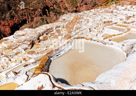 Peru, Cuzco Provinz, Inkas Heiliges Tal, Maras Salz Sümpfe auf der Terrasse in der Nähe von Urubamba Stockfoto