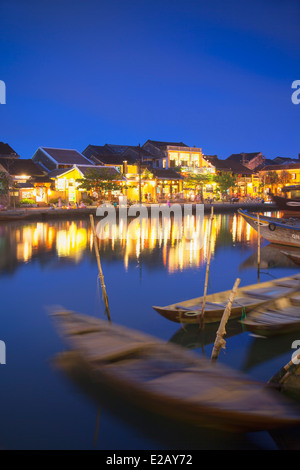 Boote am Thu Bon Fluss in der Abenddämmerung, Hoi an ein (UNESCO Weltkulturerbe), Quang Ham, Vietnam Stockfoto