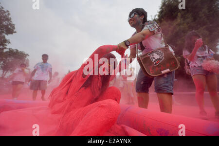 Der Provinz Hunan Changsha, China. 18. Juni 2014. Teilnahme in einer Farbe in Changsha, Zentral-China Provinz Hunan, 18. Juni 2014 laufen. Bildnachweis: Bai Yu/Xinhua/Alamy Live-Nachrichten Stockfoto