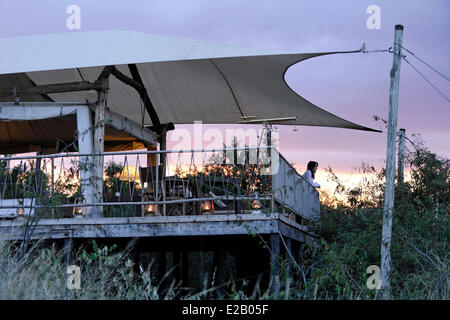 Kenia, Masai Mara national reserve, Bungalow-Terrasse Stockfoto