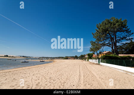 Frankreich, Gironde, d ' Arcachon, Cap Ferret, Plage du Phare, sandige Streifen zwischen dem Meer und Häuser Stockfoto