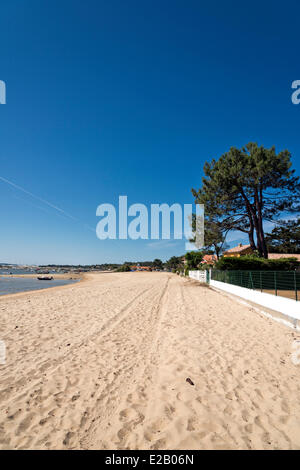 Frankreich, Gironde, d ' Arcachon, Cap Ferret, Plage du Phare, sandige Streifen zwischen dem Meer und Häuser Stockfoto