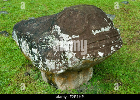 Hiva Oa, Marquesas-Inseln, Frankreich, Französisch-Polynesien Insel, Puamau, archäologische Stätte Mea'e Te Lipona, Stein tiki Stockfoto