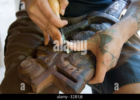 Frankreich, Französisch-Polynesien, Marquesas-Inseln, Ua Pou Island, Hakahau, Handwerk Markt, Holzschnitzerei Stockfoto