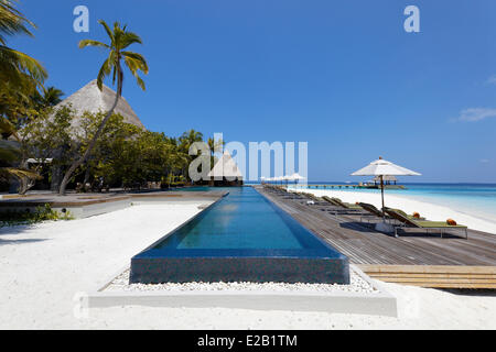 Malediven, Baa Atoll, Anantara Kihavah Villas Hotel, Schwimmbad Stockfoto