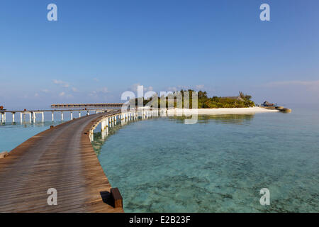 Malediven, Kaafu Nord-Male-Atoll, Coco Palm Boduhithi Hotel, Ponton Stockfoto