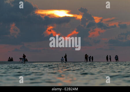 Malediven, Rasdhoo Atoll, Kuramathi Hotels, Sonnenuntergang Stockfoto