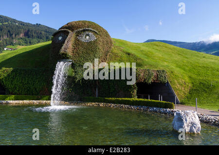 Österreich, Tirol, Wattens, Swarovski Kristallwelten, Eintrag unter dem Wasserfall des Kopfes des Riesen Stockfoto