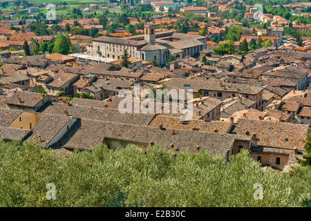 Italien, Umbrien, Gubbio, Panorama, Kirche San Pietro Stockfoto