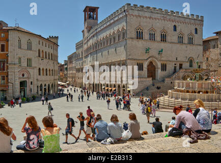 Italien, Umbrien, Perugia, Palazzo dei Priori, Piazza IV Novembre, Brunnen Fontana Maggiore, Corso Vannucci Stockfoto