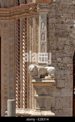 Italien, Umbrien, Perugia, Palazzo dei Priori, 14. Jahrhundert, das Löwe-Symbol der Welfen portal Stockfoto