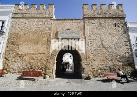 Spanien, Andalusien, Costa De La Luz, Tarifa, Jerez Tür am Eingang der Altstadt, die Reste der Befestigungsanlagen Stockfoto