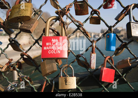 Frankreich, Paris, Seine Ufer, Weltkulturerbe der UNESCO, Pont des Arts (Arts Brücke), Vorhängeschlösser hing von den Liebhabern Stockfoto