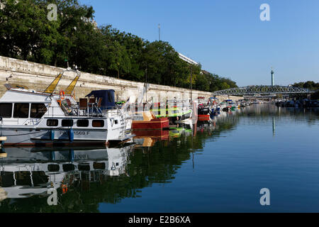 Frankreich, Paris, Bastille Viertel, Port de l ' Arsenal und mit Colonne de Juillet (Juli Spalte) Stockfoto