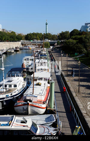 Frankreich, Paris, Bastille Viertel, Port de l ' Arsenal und mit Colonne de Juillet (Juli Spalte) Stockfoto