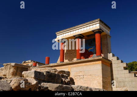 Griechenland, Kreta, Knossos, archäologische Stätte, Palast des Königs Minos, den nördlichen Eingang Spalten Stockfoto