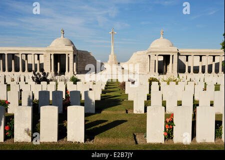 Frankreich, Pas-De-Calais, Loos En Gohelle, Dud Ecke Militärfriedhof, Ausrichtung der Gräber auf beiden Seiten der zentralen Gasse Stockfoto