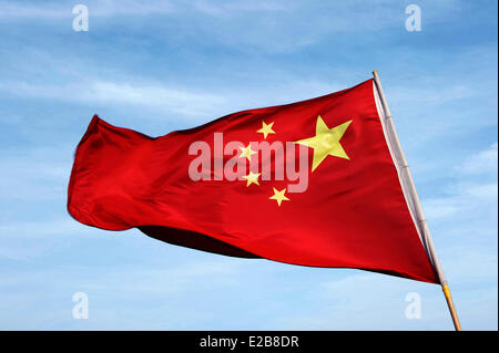China, in der Nähe von Peking, Great Wall Of China als Weltkulturerbe der UNESCO, Mutianyu Abschnitt, chinesische Flagge aufgeführt Stockfoto