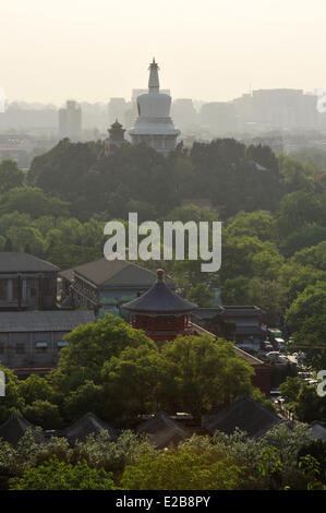 China, Peking, Innenstadt, Qiong Hua Insel im Beihai-Park, Weiße Dagoba Stockfoto