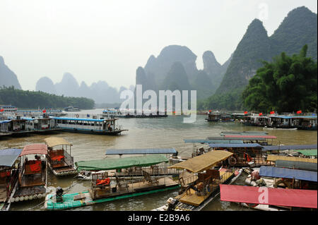 China, Provinz Guangxi, Guilin Region, Karst Gebirgslandschaft und Li-Fluss rund um Yangshuo Stockfoto