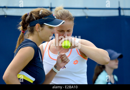 Julia Goerges (Deutschland) spielen Doppel mit Anna-Lena Grönefeld (Deutschland) im Devonshire Park, Eastbourne, 2014 Stockfoto