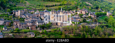 Frankreich, stoppen Aveyron, Conques, Les Plus Beaux Dörfer de France (The Most Beautiful Dörfer Frankreichs), beschriftet auf El Camino de Santiago, 11. und 12. Jahrhundert Sainte Foy Abtei, Weltkulturerbe der UNESCO, ein Meisterwerk der romanischen Kunst Stockfoto