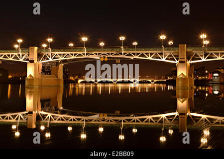 Frankreich, Haute Garonne, Toulouse, Pont-Saint-Pierre und Pont des Catalans über den Fluss Garonne Stockfoto