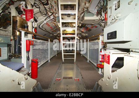 Die vorderen Torpedo Fach an Bord HMAS Öfen in der Western Australian Maritime Museum. Stockfoto