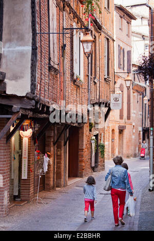 Frankreich, Tarn, Albi, Gasse in der Altstadt Stockfoto