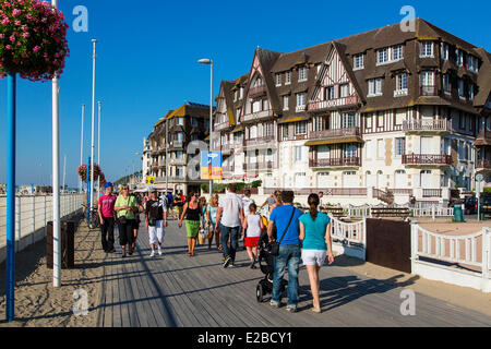 Frankreich, Calvados, Trouville Sur Mer, zu Fuß auf das Meer Stockfoto