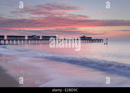 Einen Sonnenaufgang Blick auf Southwold Pier, Suffolk, England Stockfoto