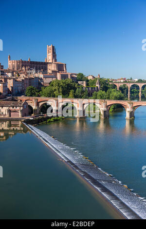Frankreich, Tarn, Albi, Bischofsstadt, Weltkulturerbe der UNESCO, alte Brücke, die vom 11. Jahrhundert und die Kathedrale Ste Cecile Stockfoto