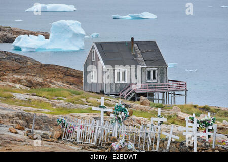 Grönland, Baffin Bay, Nutaarmiut, Friedhof und Dorf Stockfoto